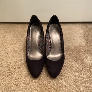Fioni black leather heels